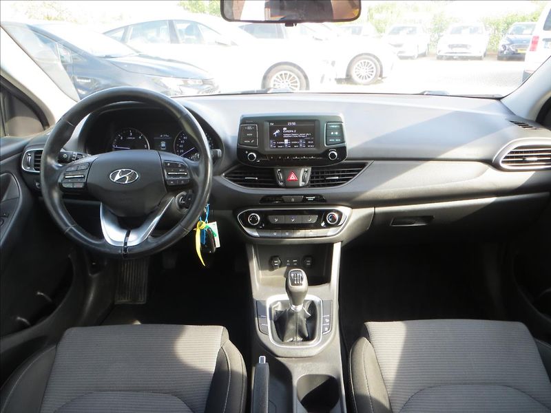 Hyundai i30 1,6 CRDi 85kW Komfort ČR DPH - fotka 23 z 23