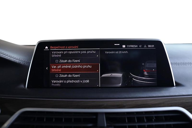 BMW Řada 7 740ld xDrive - fotka 21 z 40