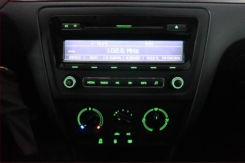 Škoda Rapid (2015) Spaceback 1.2 TSI - fotka 12 z 16