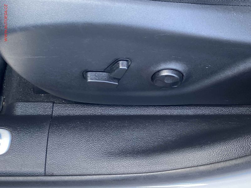 Jeep Cherokee (2019) 2.2 CRD 4x4, 2.maj,ČR - fotka 13 z 20