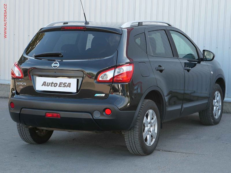 Nissan Qashqai (2012) 1.6 dCi, I-Way, panor, navi - fotka 4 z 19