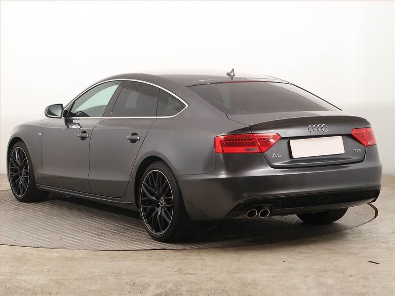 Audi A5 (2016) S-Line 2.0 TDI, Kůže, Navi - fotka 4 z 14