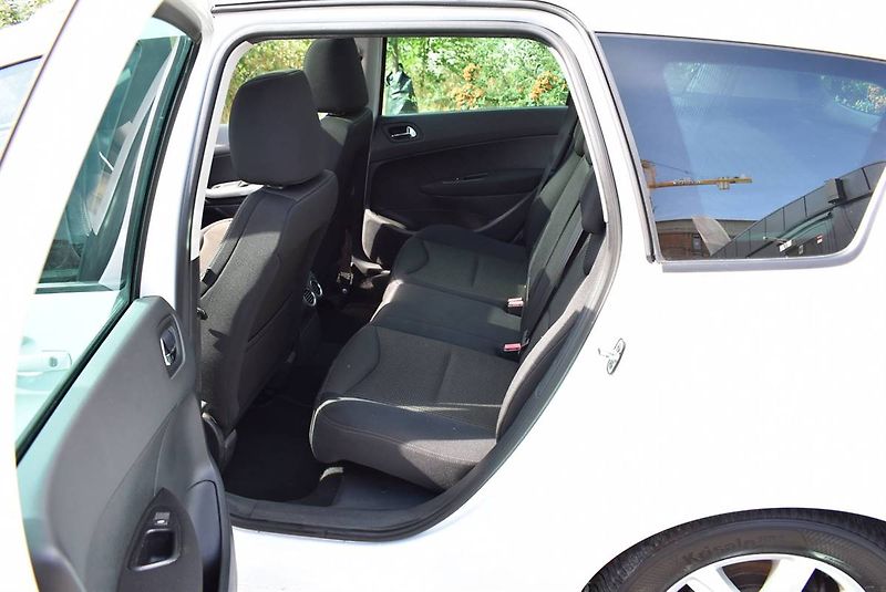 Peugeot 308 2,0 HDI STYLE,1.M,PANO,PĚKNÁ - fotka 13 z 16