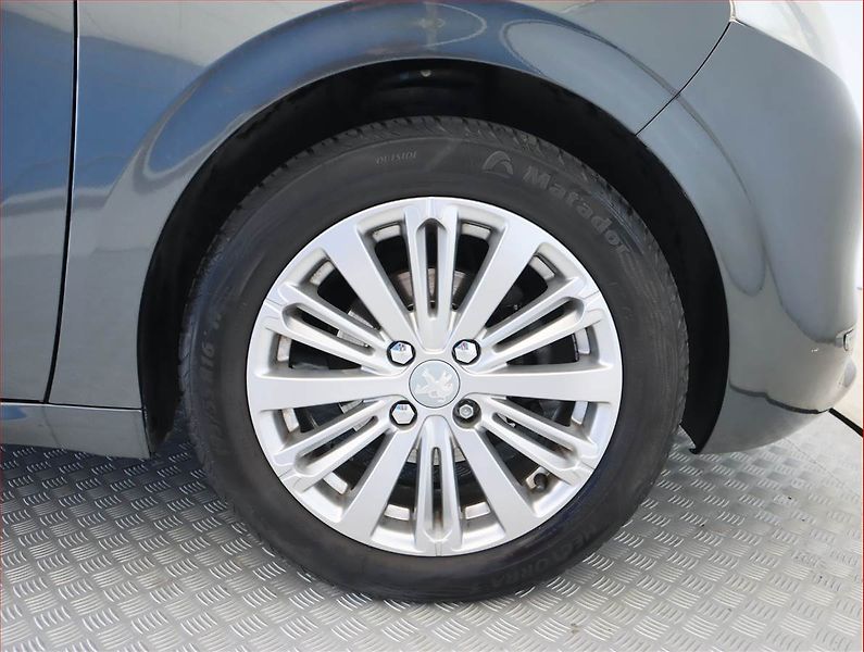 Peugeot 208 (2017) 1.2 PureTech, Serv.kniha - fotka 15 z 19