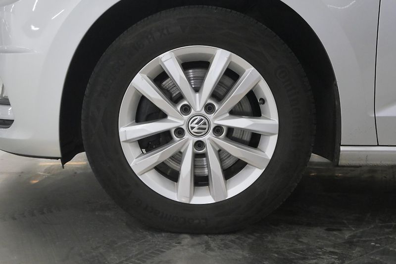 Volkswagen Touran - fotka 10 z 26