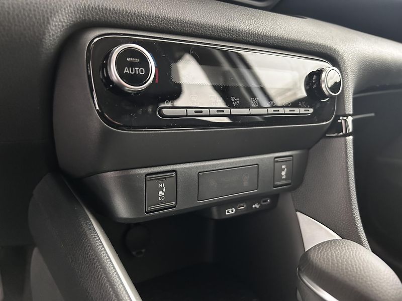 Mazda 2 Hybrid (2024) 1,5 AT Centre-line - fotka 11 z 15