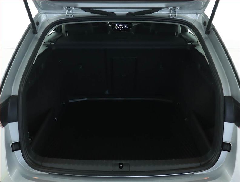 Škoda Octavia (2022) Ambition 2.0 TDI, ČR,1.maj - fotka 13 z 16