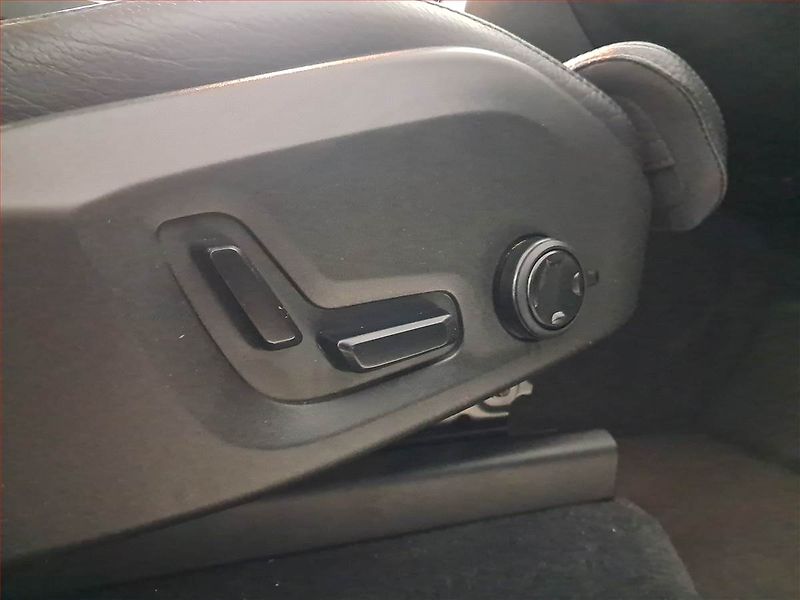 Volvo XC90 (2020) B5 AWD - fotka 17 z 24