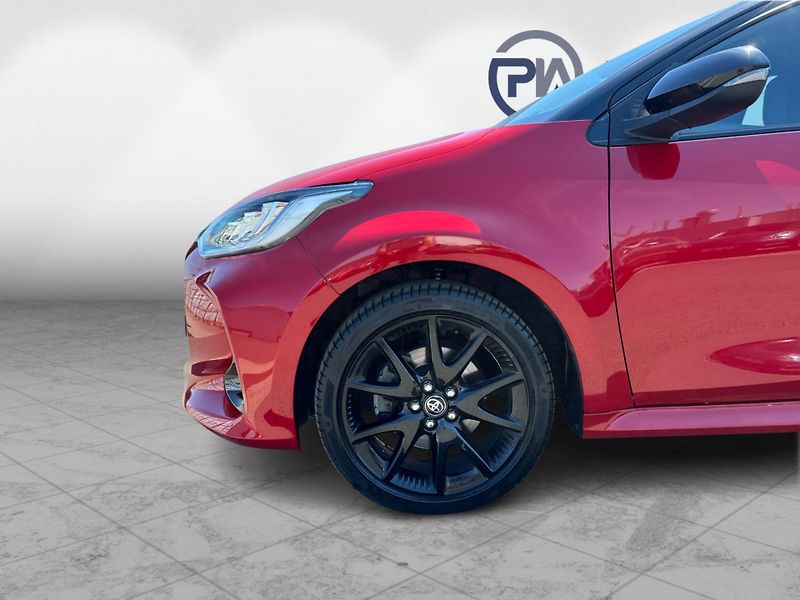 Toyota Yaris 1.5 GR Sport Selection Style - fotka 9 z 26