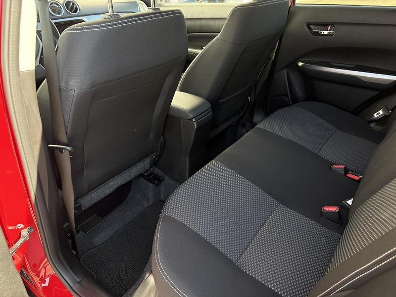 Suzuki Vitara 1.4 BoosterJet 81kW Premium - fotka 11 z 23