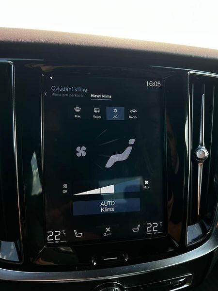 Volvo S60 2.0T5 184kW Aut. R-Desing - fotka 19 z 27