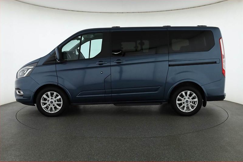 Ford Tourneo Custom (2018) Titanium 2.0 EcoBlue, ČR - fotka 3 z 21