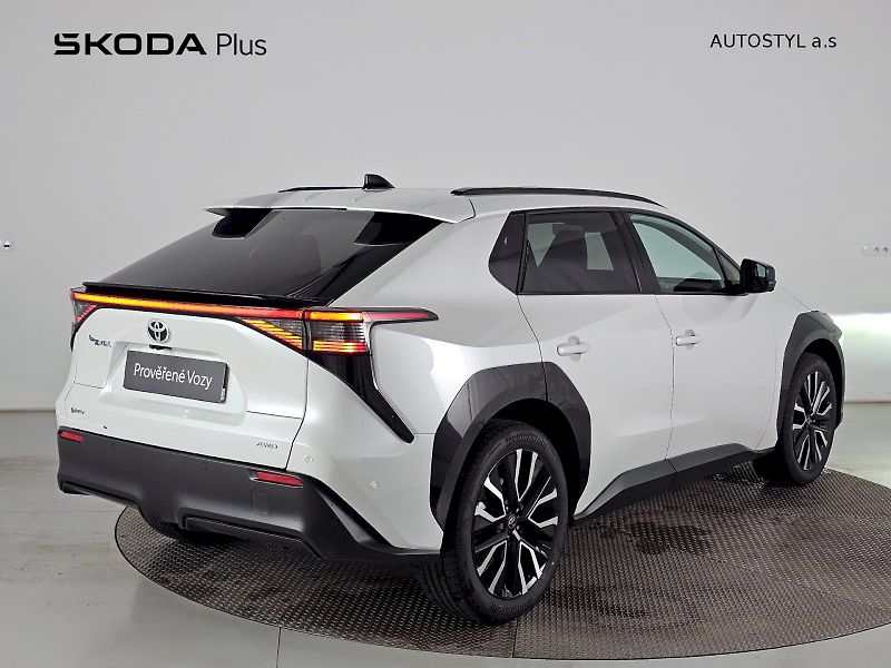 Toyota bZ4X (2026) FACELIFT AWD 343k EXECUTIVE - fotka 2 z 30