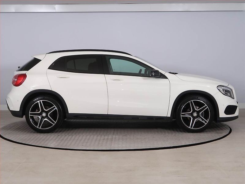 Mercedes-Benz GLA (2017) AMG line 200 d 4MATIC - fotka 6 z 22