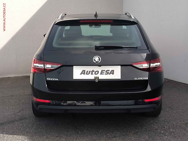 Škoda Superb (2018) 1.8 TSi, ČR, Style, DSG - fotka 5 z 30