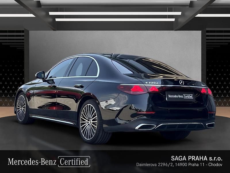 Mercedes-Benz Třídy E 220 d 4MATIC AMG Line Panorama - fotka 7 z 18