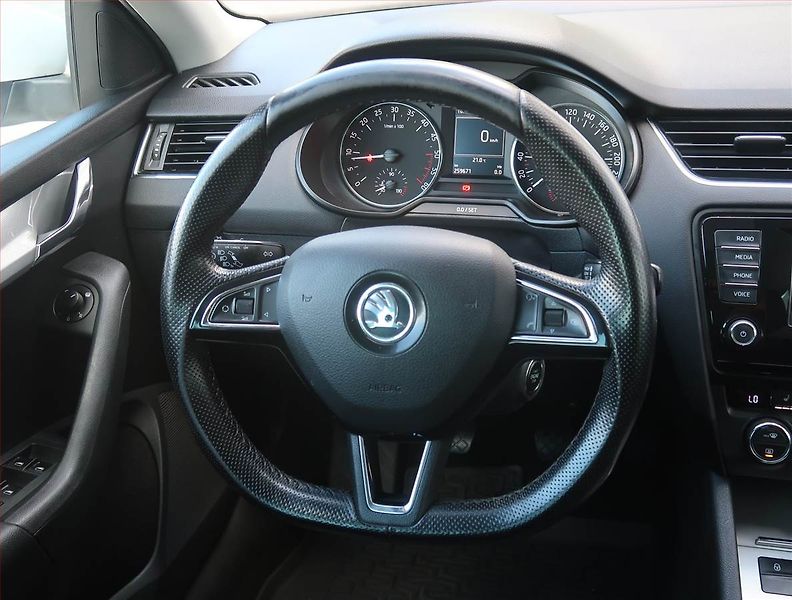 Škoda Octavia (2014) 2.0 TDI 4x4, 4X4, Xenony - fotka 16 z 25
