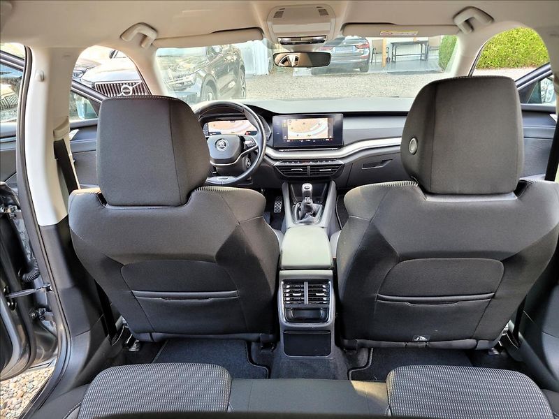Škoda Octavia 1,0 TSI,NAVI,LED,VIRTUAL,KEYLE - fotka 43 z 50