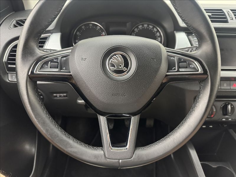 Škoda Fabia 1,2 81kW LED AC NAVI SENZORY - fotka 9 z 35