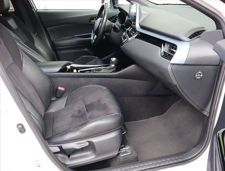 Toyota C-HR (2020) Selection 2.0 Hybrid - fotka 9 z 20