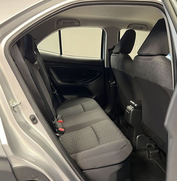 Toyota Yaris 1,8 Hybrid AT AWD Comfort Tech - fotka 12 z 16
