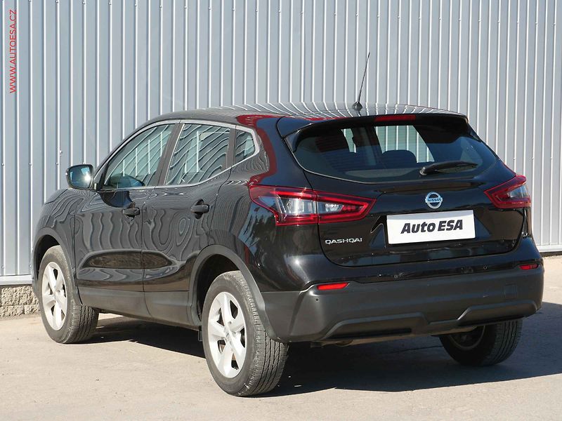 Nissan Qashqai (2021) 1.3 DiG-T, 2.maj,ČR, Acenta - fotka 6 z 24