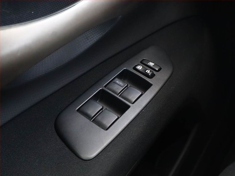 Toyota Auris (2008) 1.6 Dual VVT-i - fotka 12 z 12