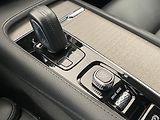 Volvo V90 CC B4 AWD MOMENTUM REZERVACE - náhled 28