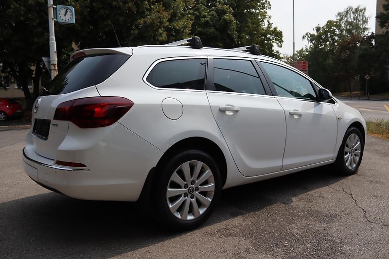 Opel Astra Opel Astra J Sports Tourer 1.7 - fotka 12 z 54