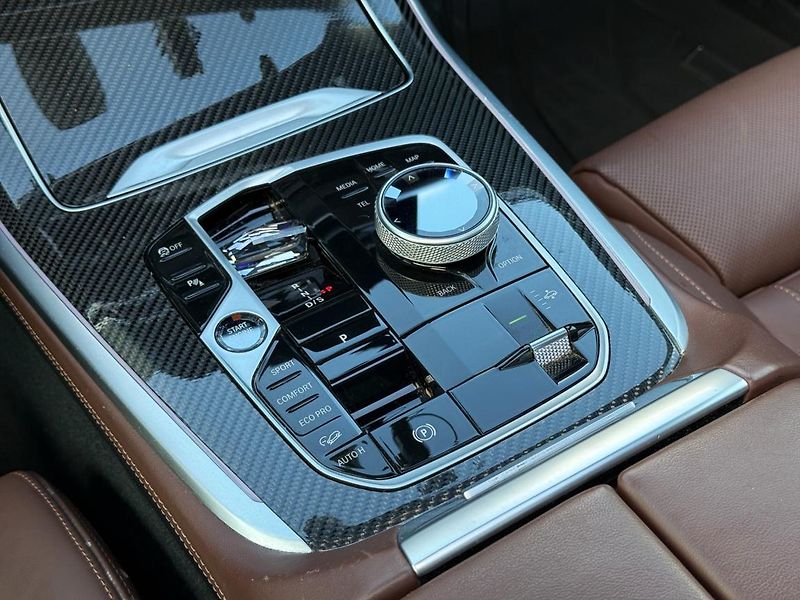 BMW X7 M60i xDrive - fotka 13 z 21