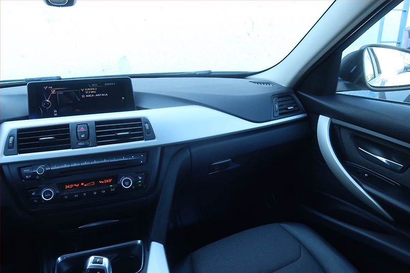 BMW Řada 3 (2015) 320 d xDrive, 4X4, Automat - fotka 8 z 24
