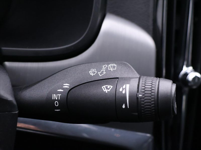 Volvo V90 2,0 D4 140kW Aut. AWD Momentum - fotka 18 z 30