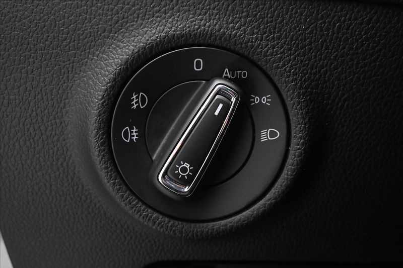 Škoda Superb 2,0 TDI 110 kW DSG Style Záruk - fotka 27 z 33