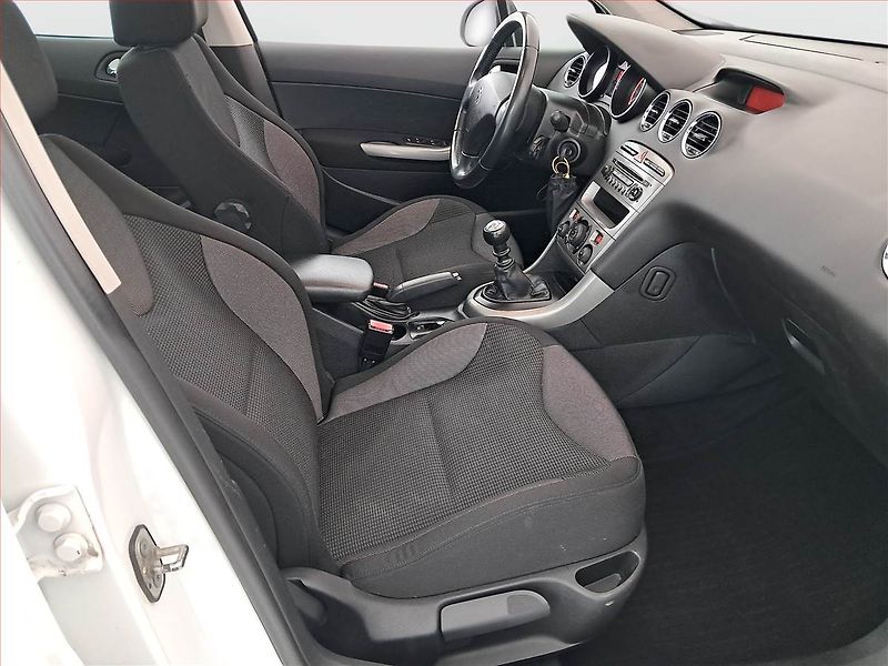 Peugeot 308 (2012) 1.6 HDi, 7 míst, Klima - fotka 9 z 17