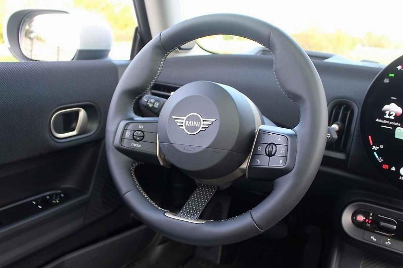 Mini Cooper S stále vyhoví nadšeným řidičům