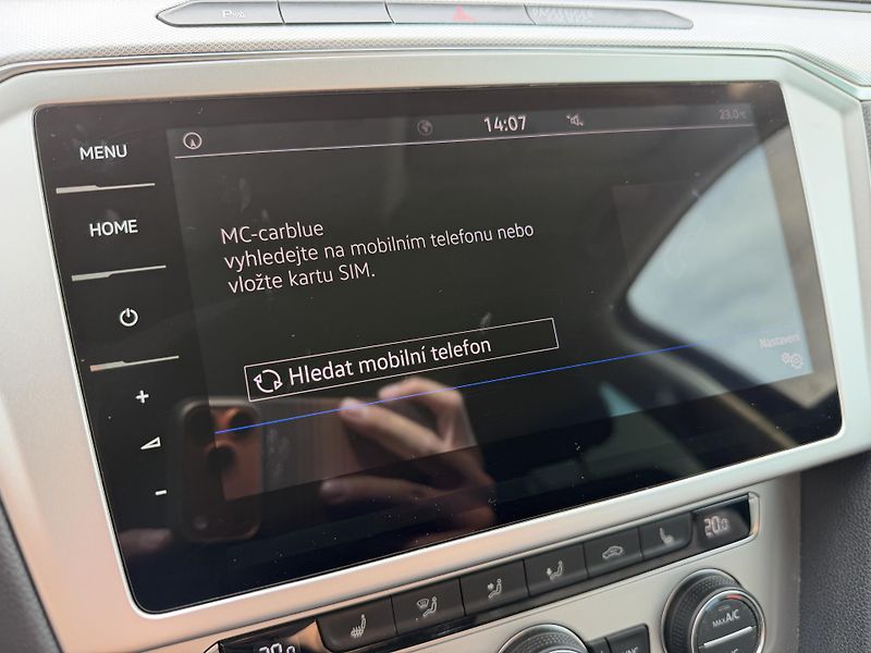 Volkswagen Passat 2.0 TDI MASÁŽ NAVIGACE TAŽNÉ - fotka 23 z 40