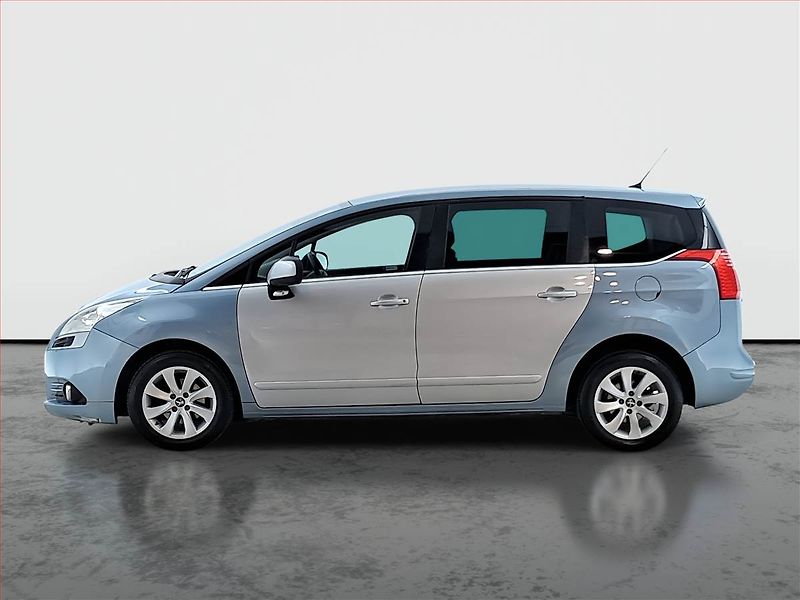 Peugeot 5008 (2012) 1.6 HDi, Tažné, dobrý stav - fotka 3 z 16