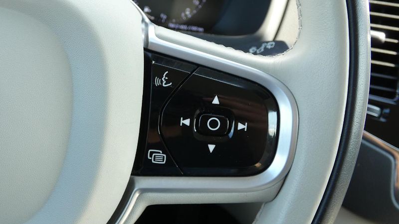 Volvo XC90 T8 AWD Recharge Inscription AT - fotka 12 z 26