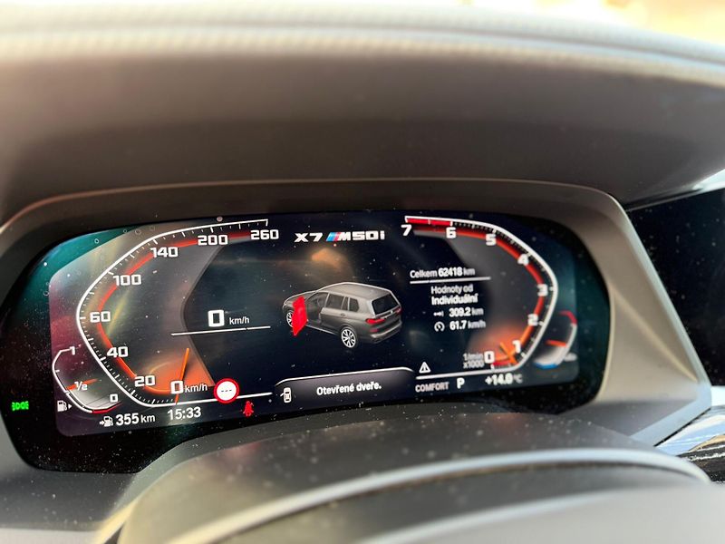 BMW X7 (2022) M50i 390kW - fotka 7 z 19