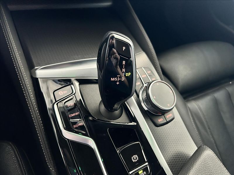 BMW Řada 5 3,0   530xD,210kW,ČR,M-SPORT,D - fotka 34 z 43