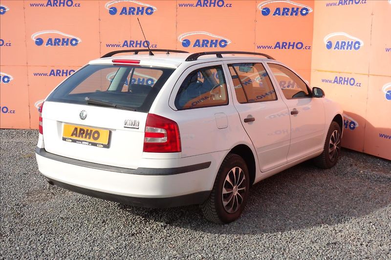 Škoda Octavia 1,6 i 75KW, ČR, SERVIS. KN. - fotka 7 z 35