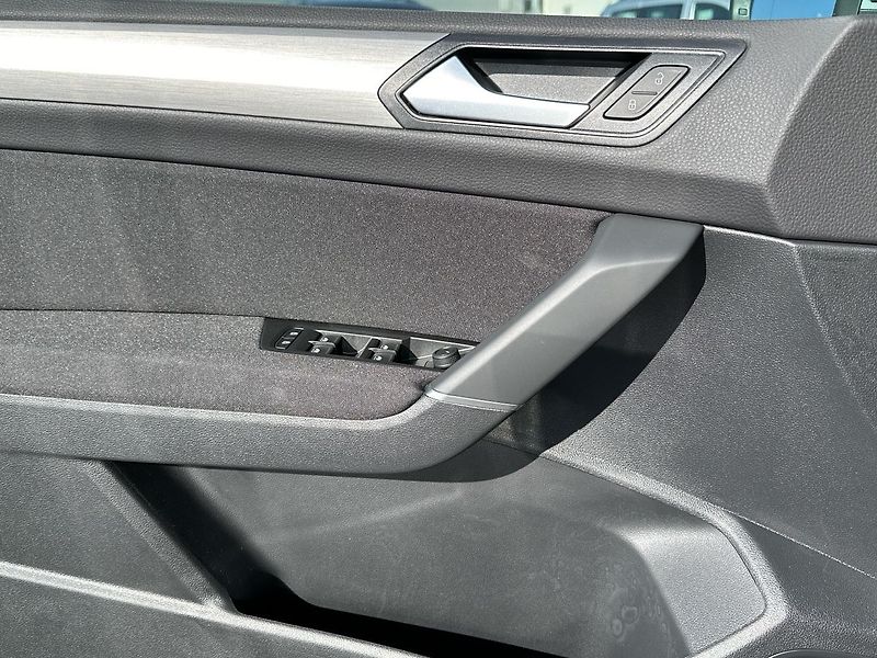 Volkswagen Touran (2024) People 1,5 TSI EVO 7DSG - fotka 14 z 24