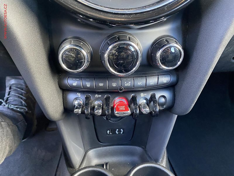 Mini Cooper (2015) 1.5i, LED, navi, panor - fotka 16 z 19