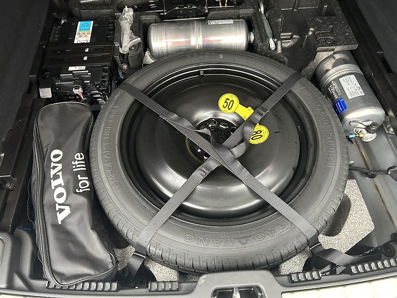 Volvo XC60 2.0  B4 4x4 ULTIMATE - fotka 33 z 33