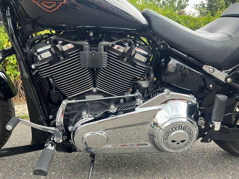 Harley-Davidson FLSB Softail Sport Glide (2018) - fotka 11 z 12