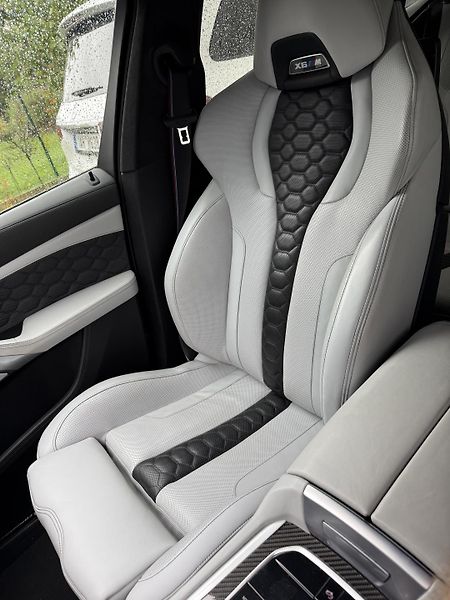 BMW X6 (2020) BMW X6M Competition - fotka 16 z 27