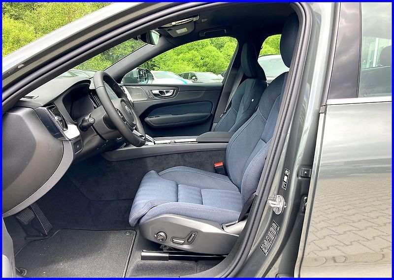 Volvo XC60 (2026) B5 AWD PLUS BR.+4SERVIS/ZÁRUKA - fotka 15 z 43