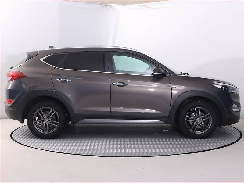 Hyundai Tucson (2016) 1.7 CRDi, Serv.kniha, Navi - fotka 6 z 19