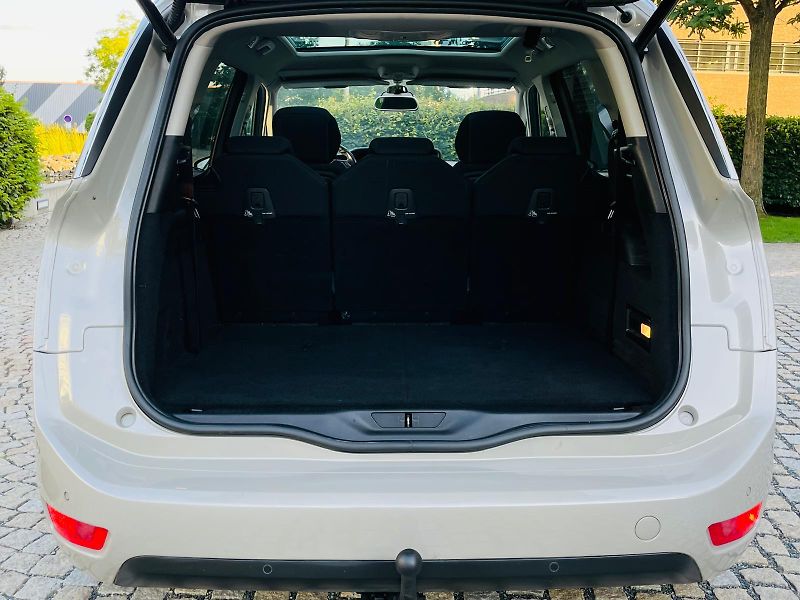 Citroën Grand C4 Picasso 2.0HDi MAN 7MÍST KAMERA TAŽNÉ - fotka 18 z 54