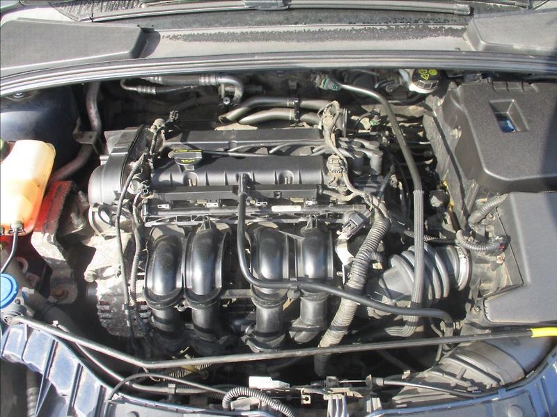 Ford Focus 1,6 i, klimatizace,serviska,CZ - fotka 28 z 36